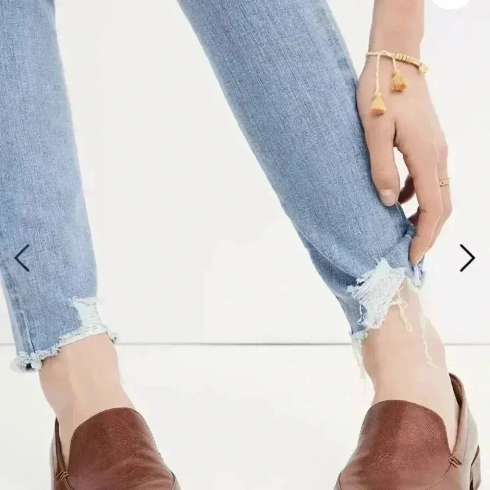 Madewell 9" High-Rise Skinny Jeans in Ontario Wash: Distressed-Hem Editi… - Picture 6 of 10